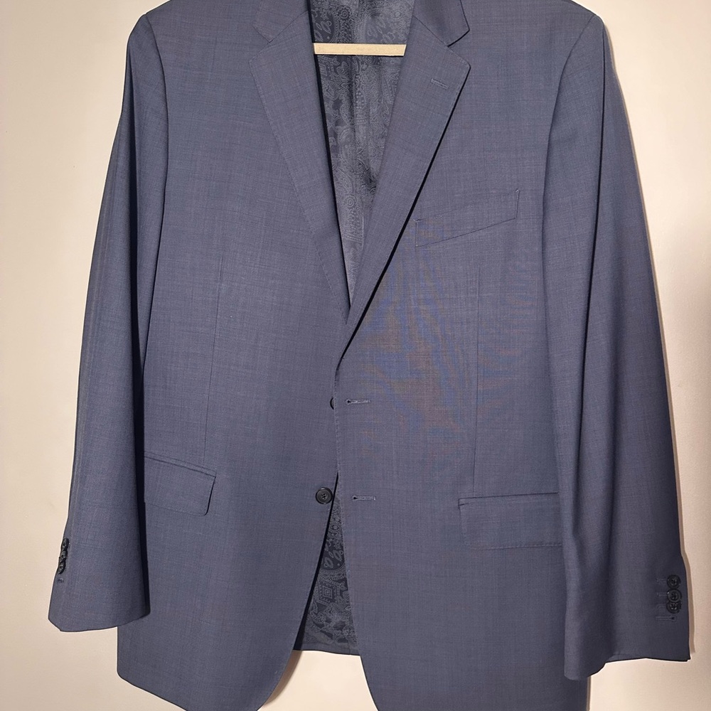 Like new ! Custom Jos A Bank suit with fabric from Tollegno 1900